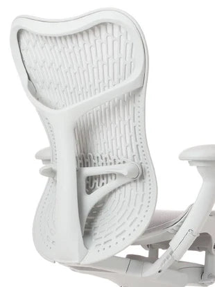 Loop Spine provides torsional flex in addition to recline, so you can easily stretch and reach.