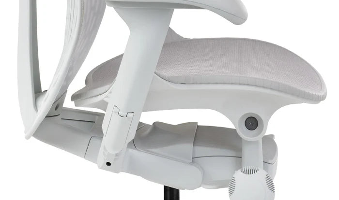 Harmonic 2 tilt is designed around the body's natural pivot points and provides smooth, balanced motion as it reclines with you.